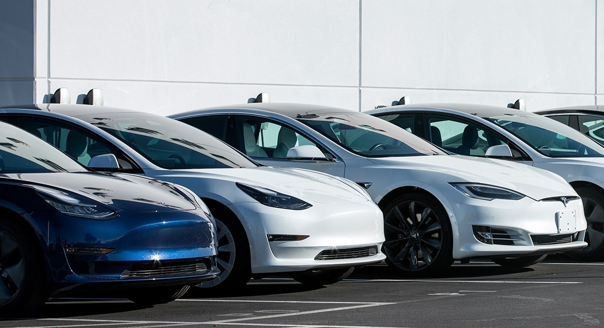 2406 teslas