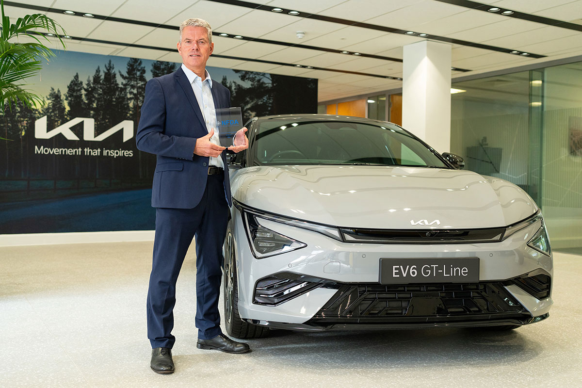 paul philpott president and ceo of kia uk
