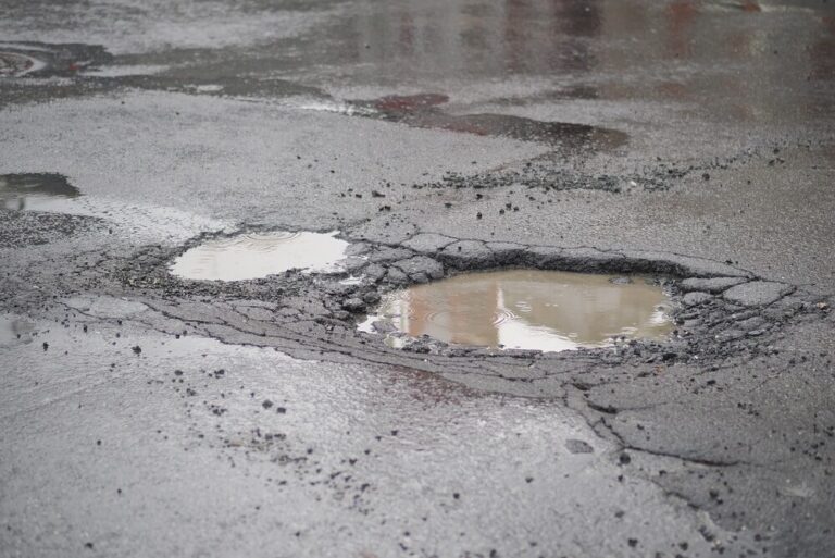 Ups Wheel Alloy wheel claims up 25% from 2025 to 2026 due to potholes – MotorEasy ...